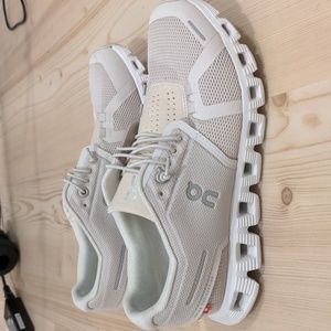 On Running Cloud 5 Undyed White